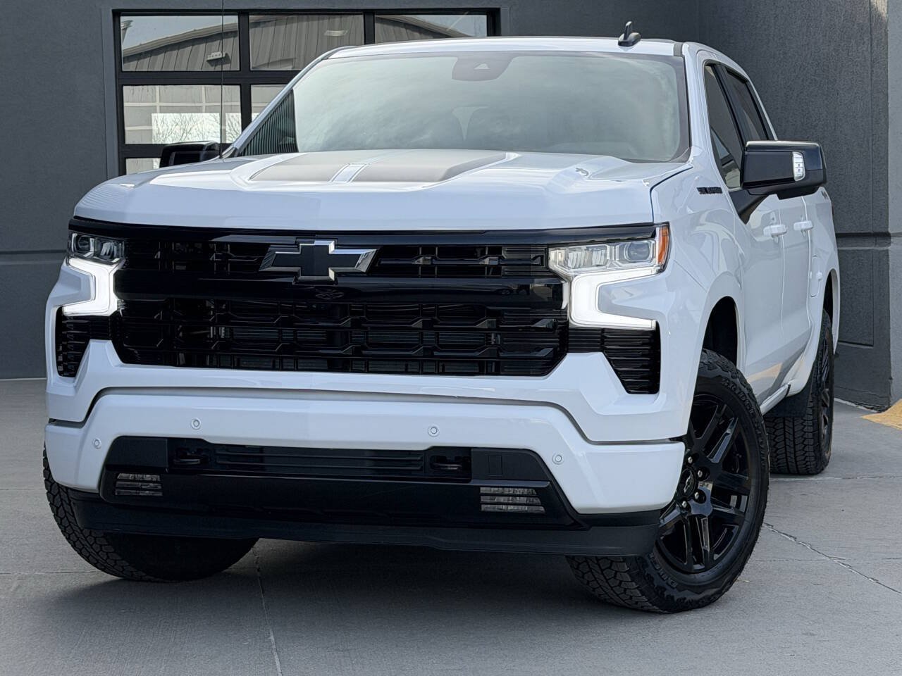 Used 2024 Chevrolet Silverado 1500 RST w/ Rally Edition AWD/4WD image 3