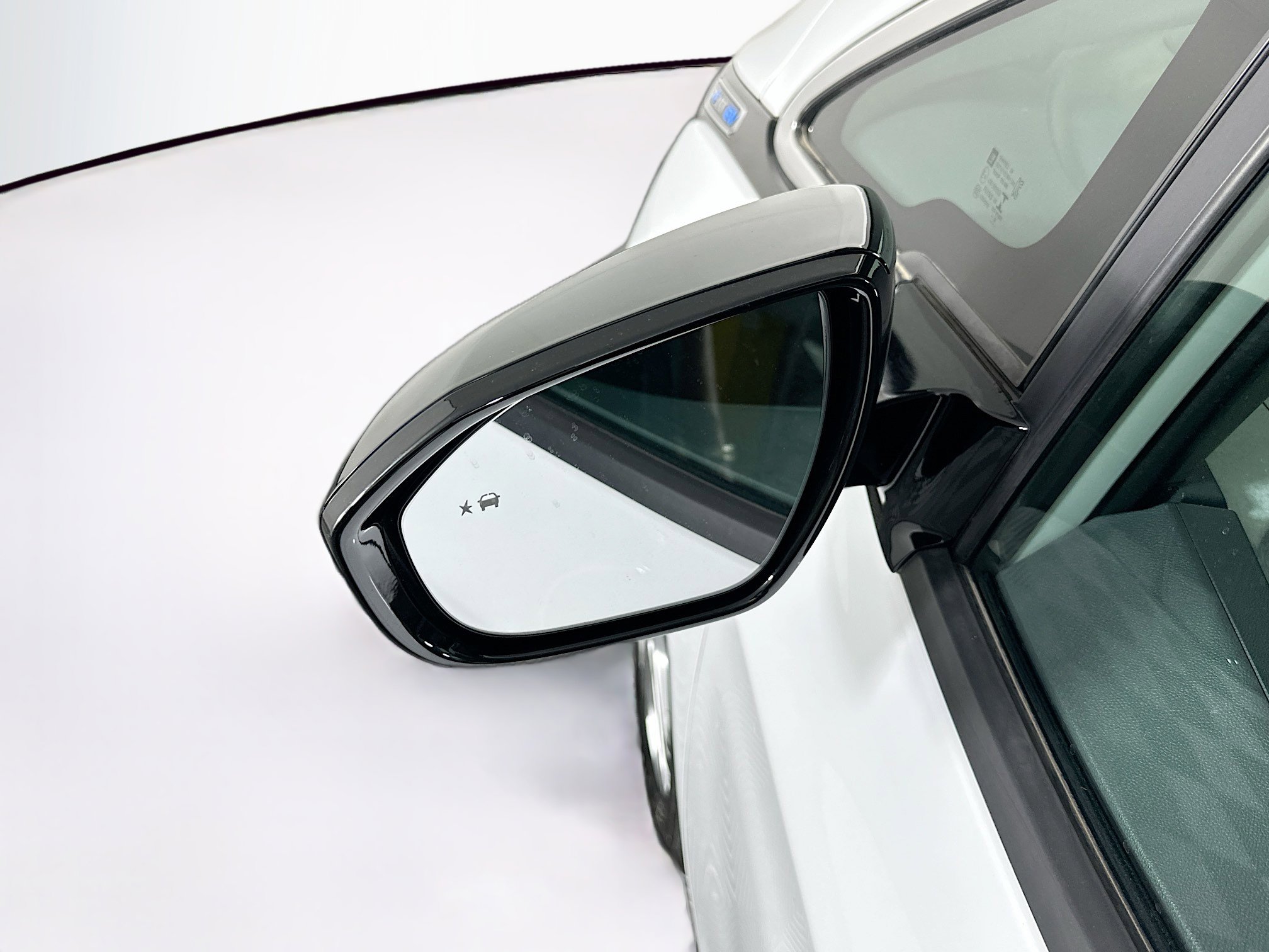 Used 2019 Chevrolet Bolt LT FWD image 16