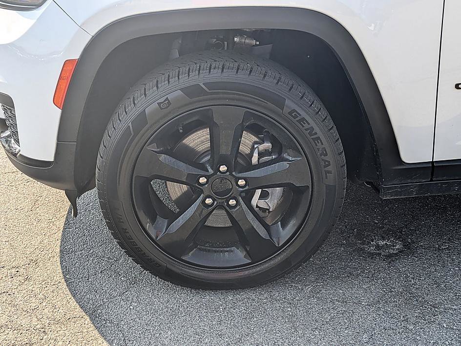 Used 2024 Jeep Grand Cherokee L Altitude image 10