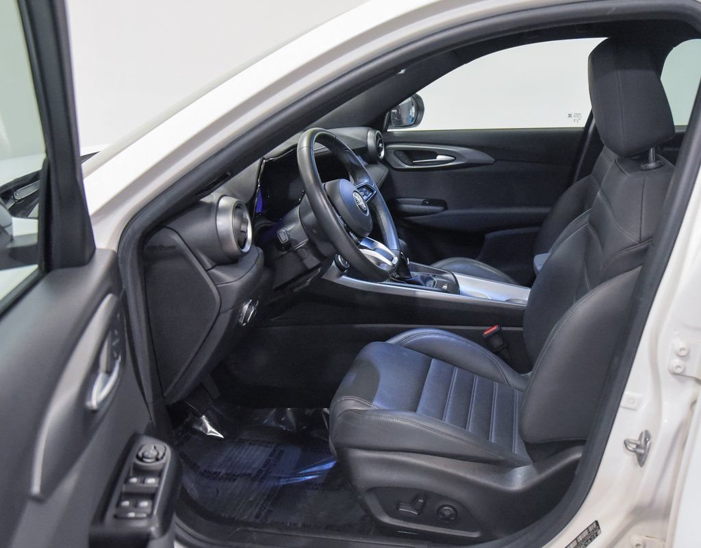 Used 2024 Alfa Romeo Tonale Ti w/ Premium Interior Package AWD/4WD image 14