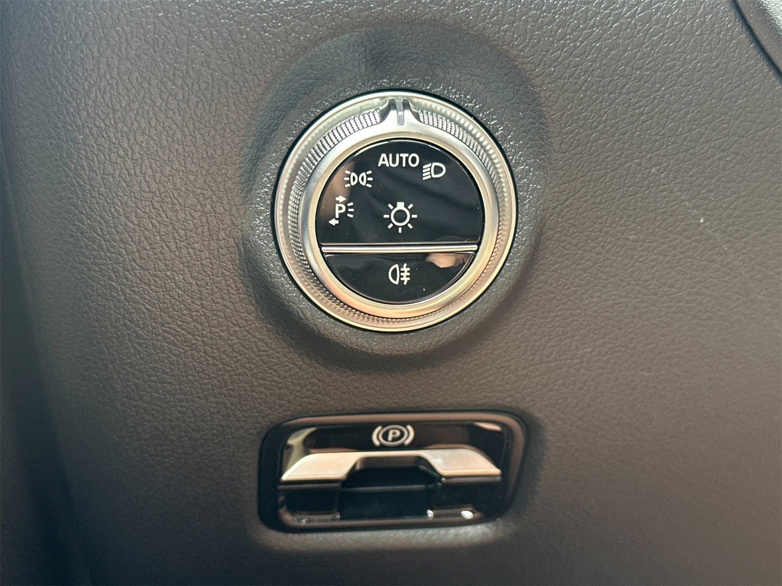 New 2025 Mercedes-Benz C 300 4MATIC Sedan image 31