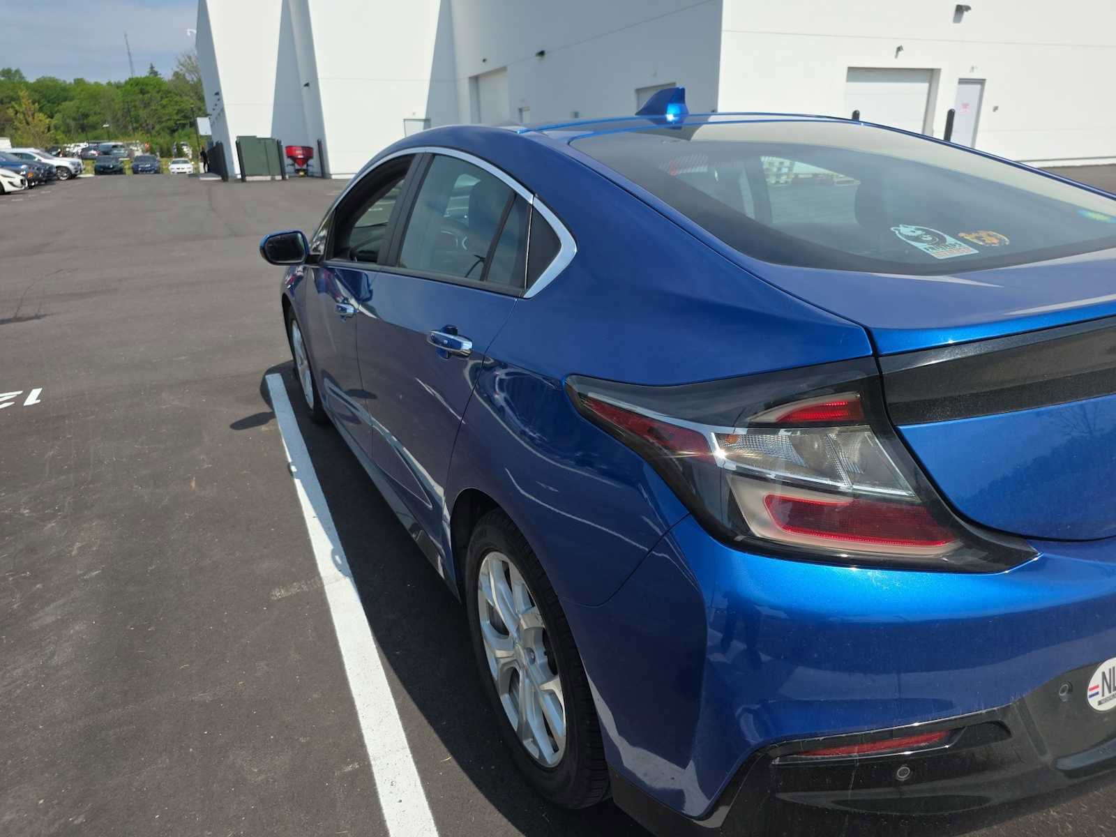Used 2016 Chevrolet Volt Premier w/ Driver Confidence Package FWD image 16