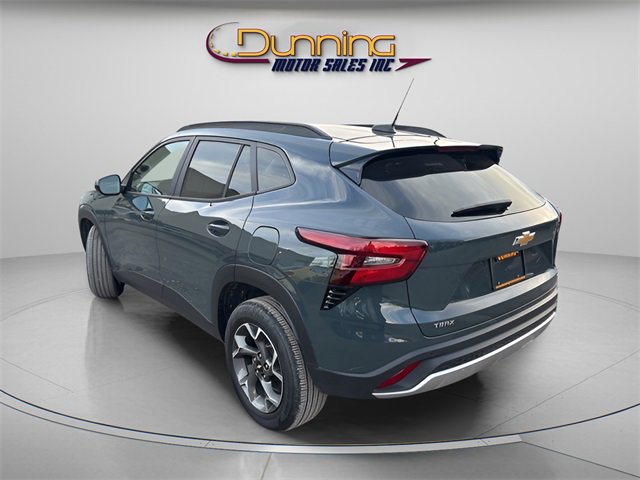 Used 2025 Chevrolet Trax LT w/ Driver Confidence Package image 2