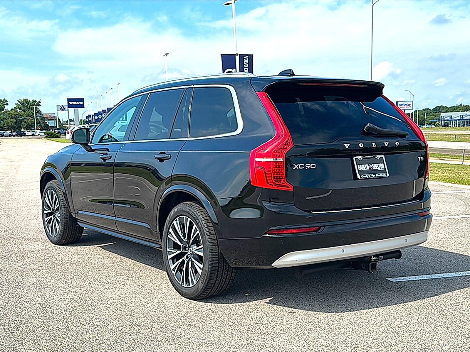 Used 2022 Volvo XC90 T5 Momentum w/ Protection Package Premier FWD image 6
