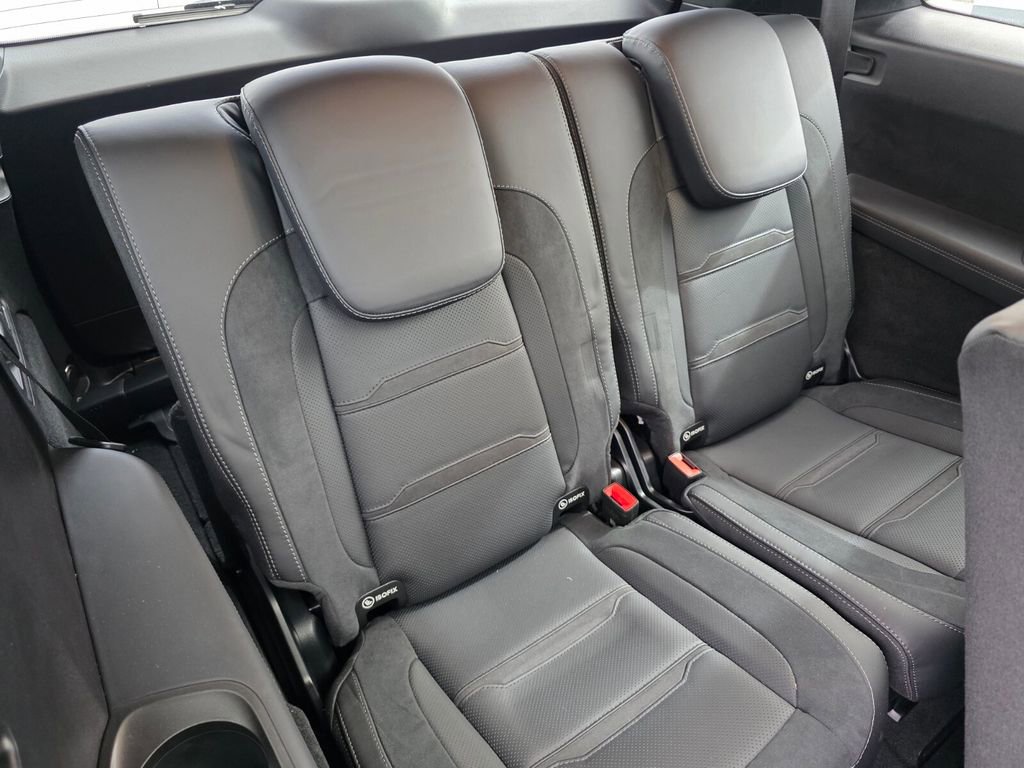 Used 2023 Mercedes-Benz GLS 63 AMG 4MATIC w/ Warmth & Comfort Package image 18