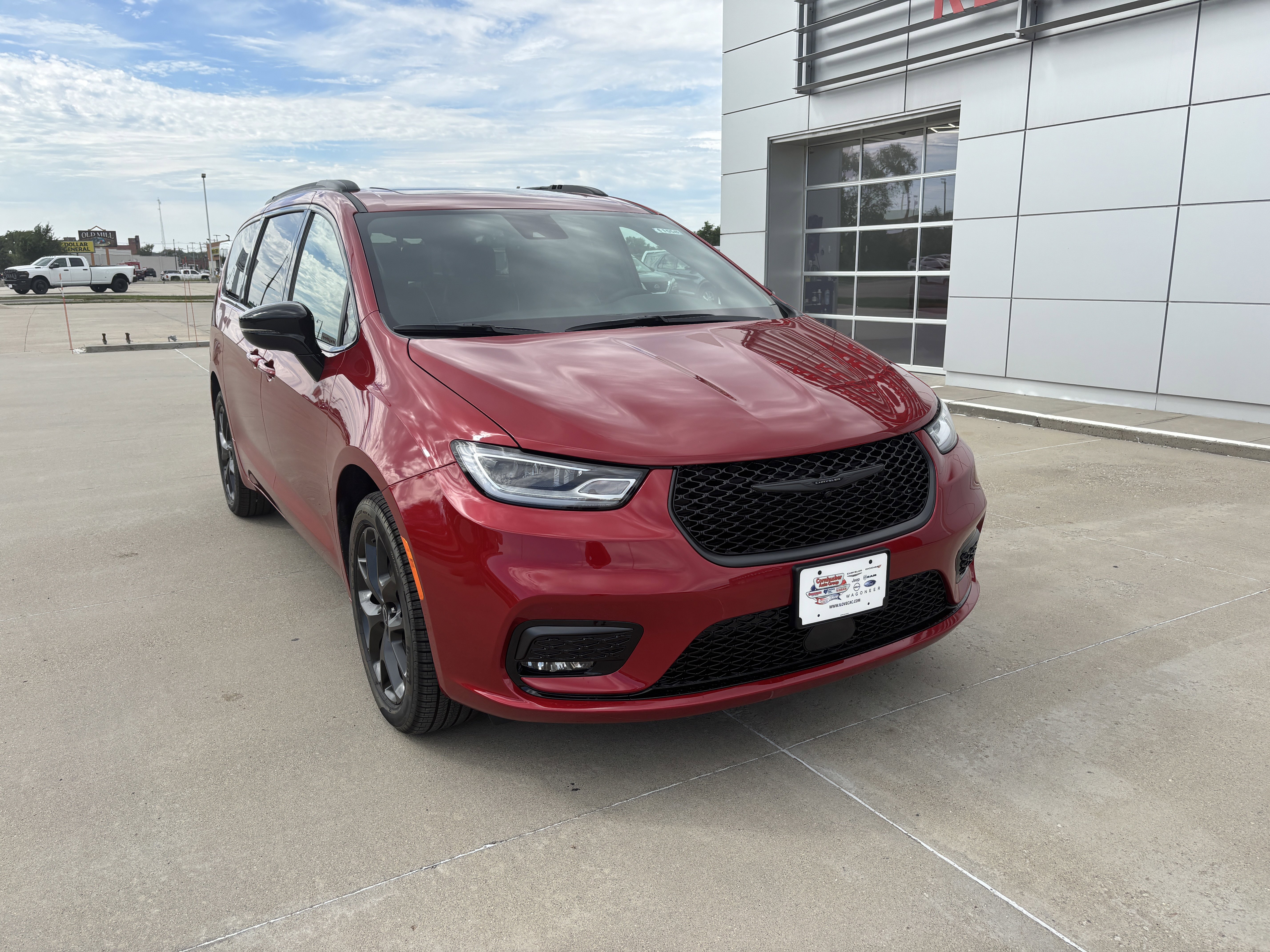 New 2026 Chrysler Pacifica Limited w/ S Appearance Package image 2