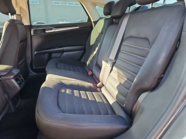 Used 2015 Ford Fusion SE FWD image 17