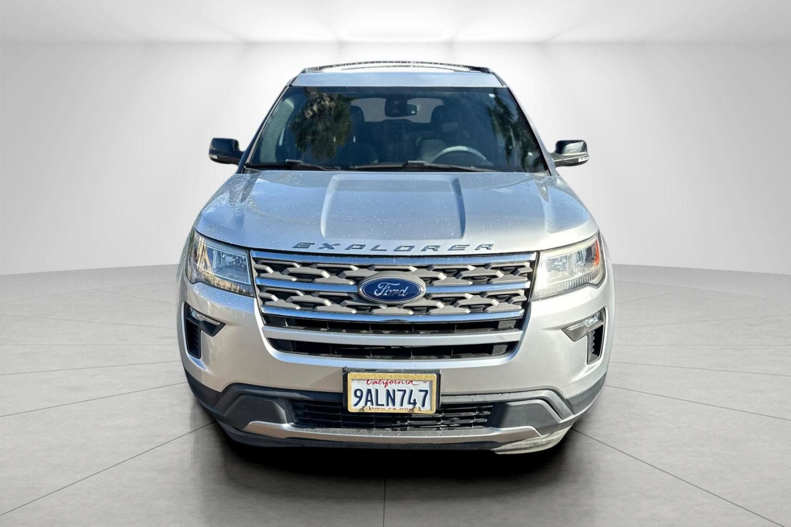 Used 2018 Ford Explorer XLT w/ Equipment Group 201A FWD image 2