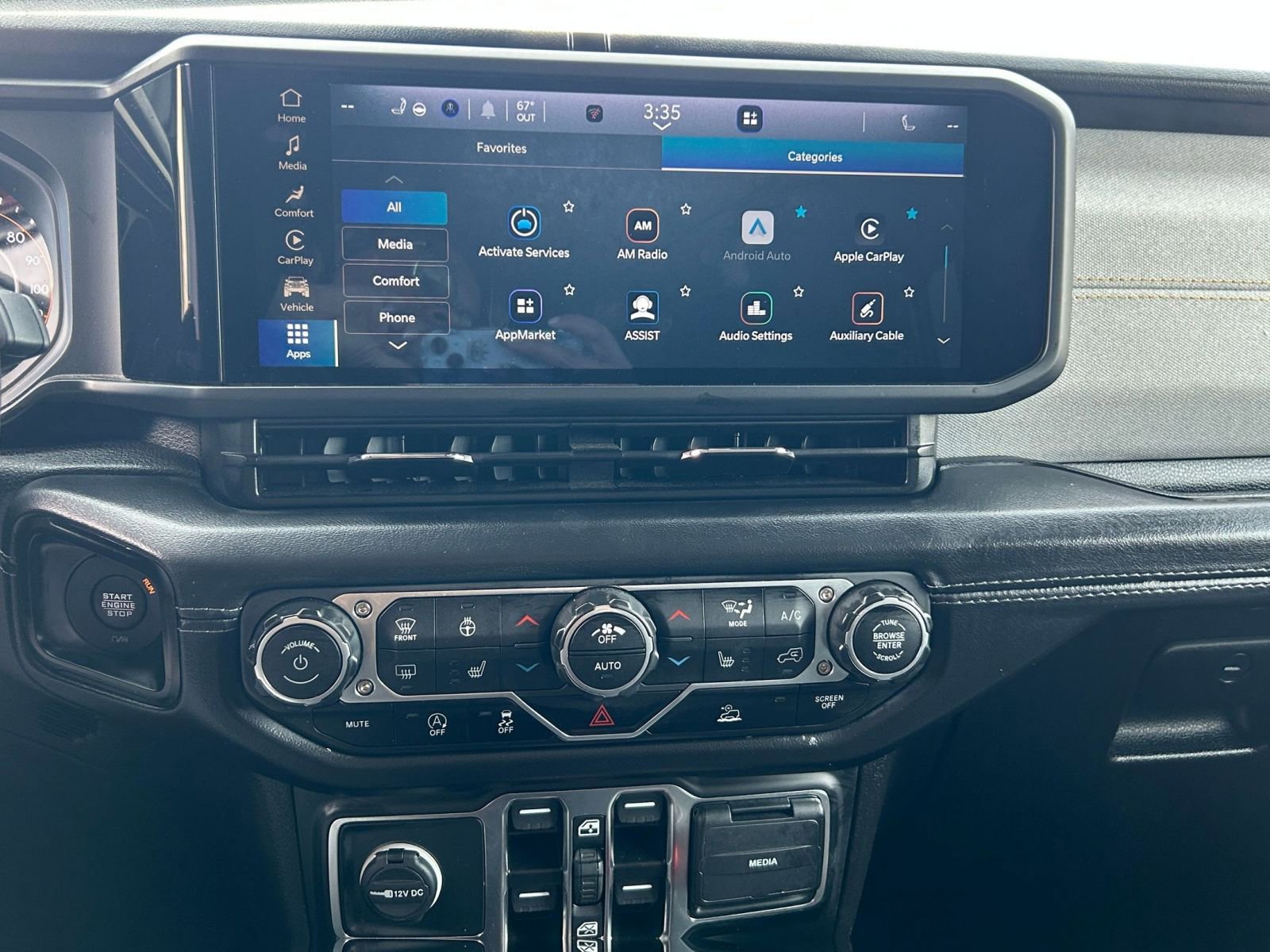 Used 2025 Jeep Wrangler Sahara image 17