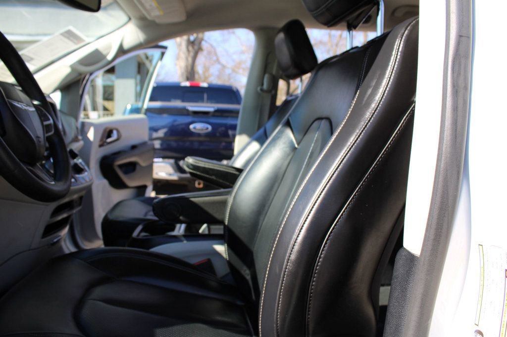 Used 2020 Chrysler Voyager Lxi image 25