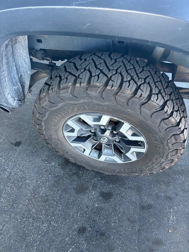 Used 2021 Toyota Tacoma TRD Off-Road w/ Blackout Package (TMS) AWD/4WD image 7