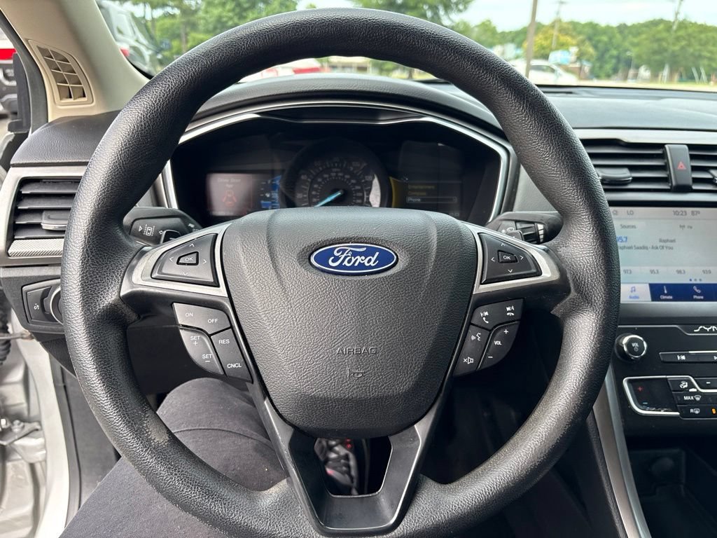 Used 2019 Ford Fusion SE FWD image 20