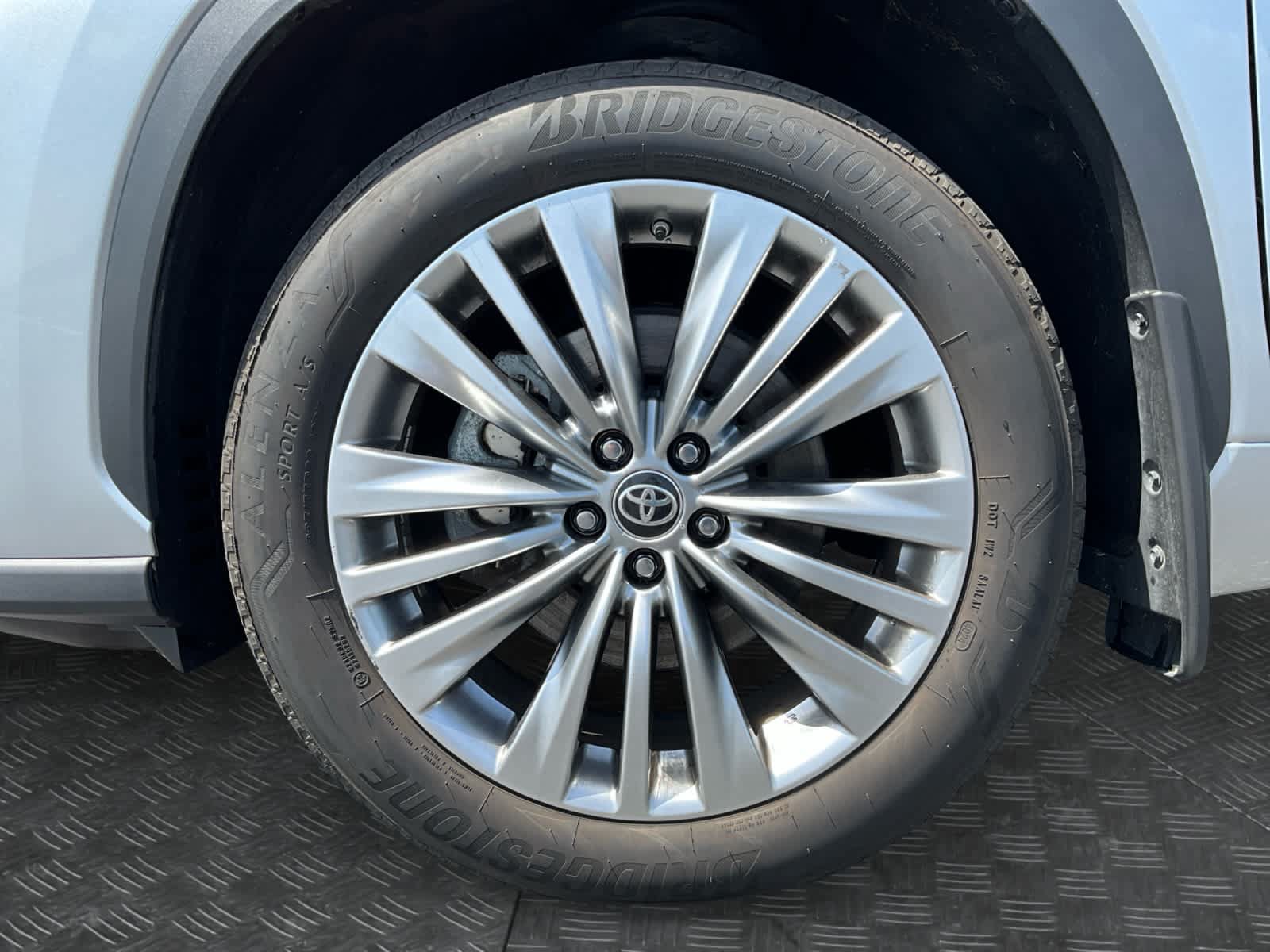 Used 2025 Toyota Highlander Platinum AWD/4WD image 14