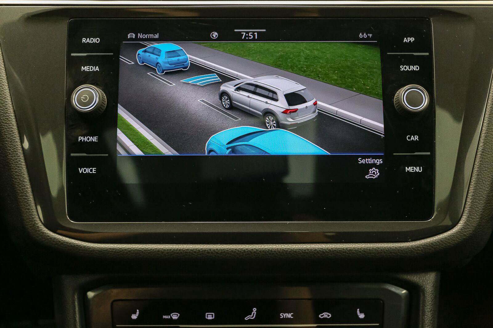 Certified 2024 Volkswagen Tiguan SE R-Line AWD/4WD image 33