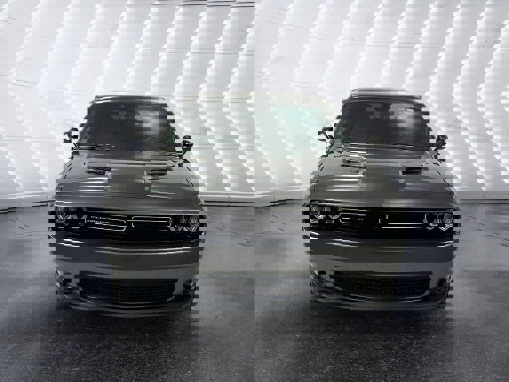 Used 2023 Dodge Challenger SXT image 2