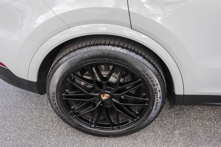Used 2024 Porsche Cayenne AWD/4WD image 7