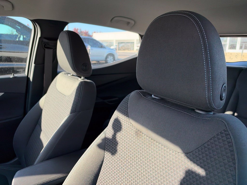 Used 2023 Chevrolet Bolt EUV LT w/ Comfort Package FWD image 11