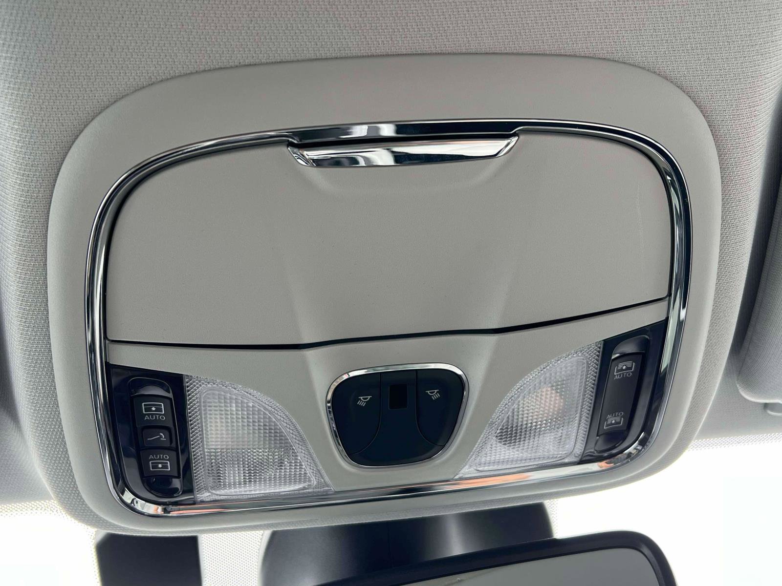 Used 2022 Jeep Cherokee Limited image 12