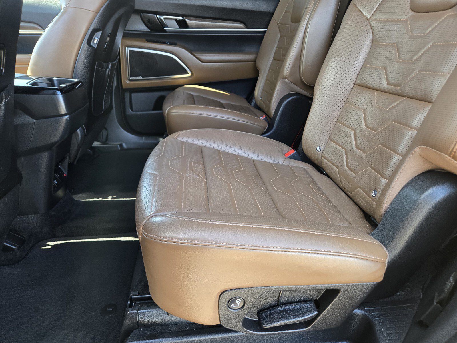 Used 2020 Kia Telluride SX w/ SX Prestige Package AWD/4WD image 11