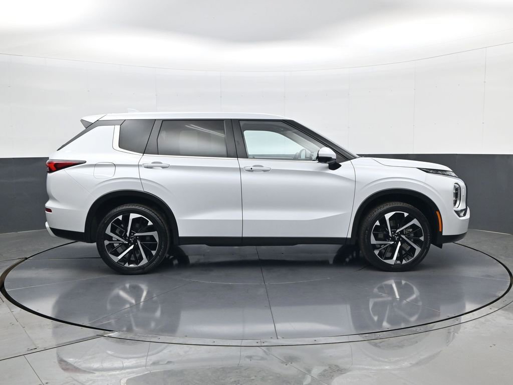 Used 2024 Mitsubishi Outlander SE image 4