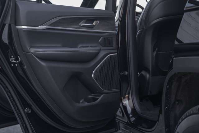 New 2026 Jeep Grand Cherokee Limited image 38