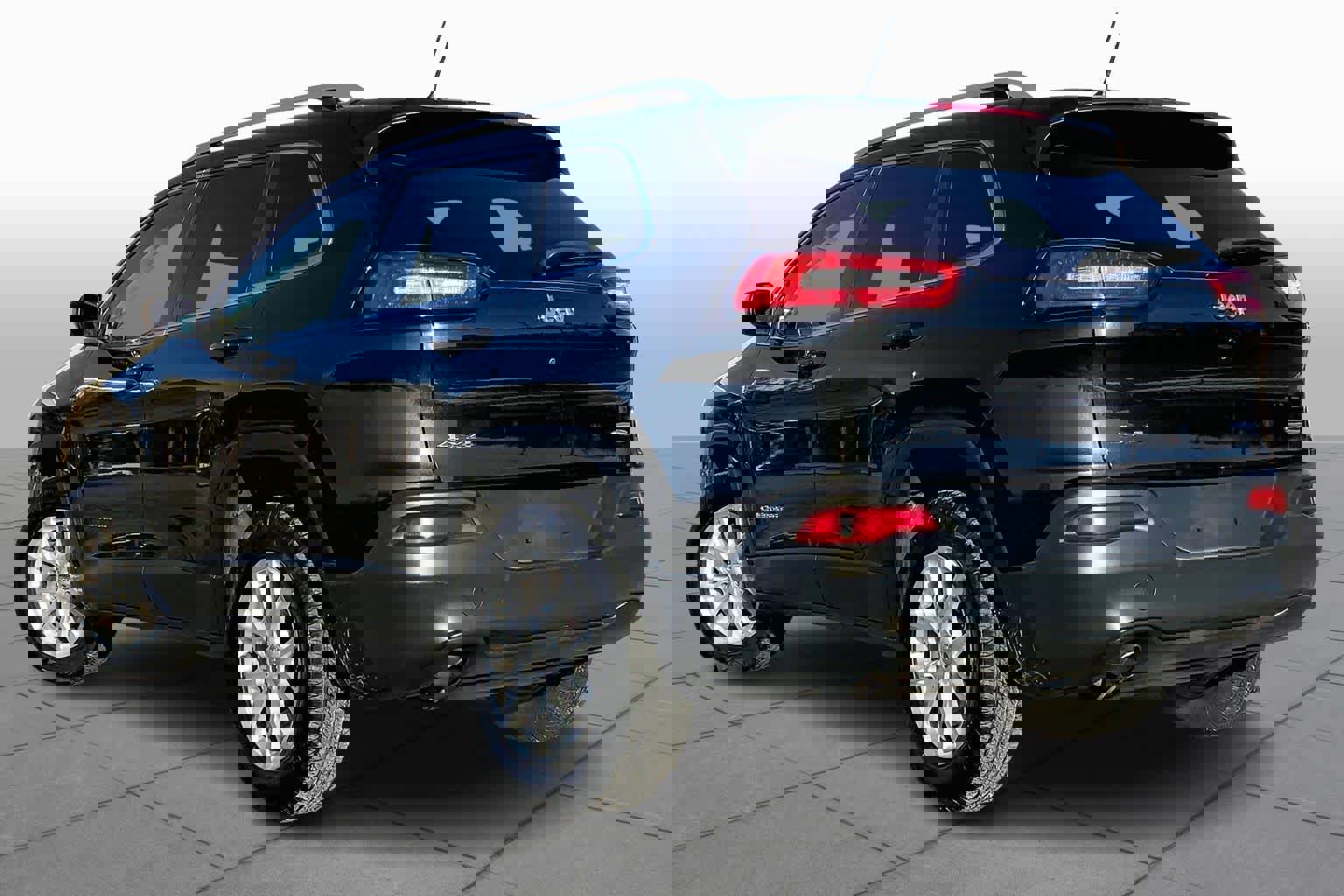 Used 2016 Jeep Cherokee Latitude w/ Cold Weather Group image 11