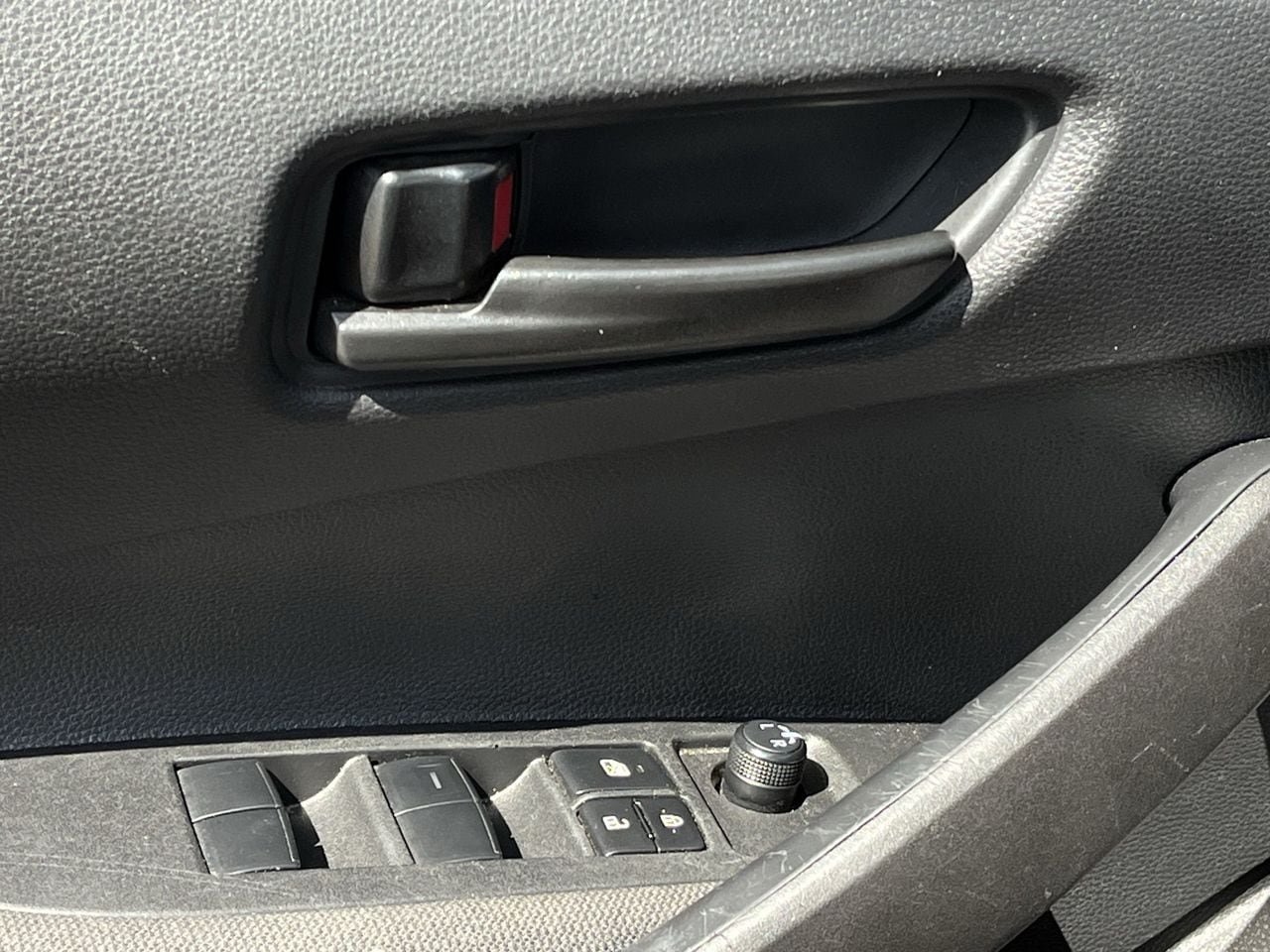 Used 2025 Toyota Corolla LE FWD image 21