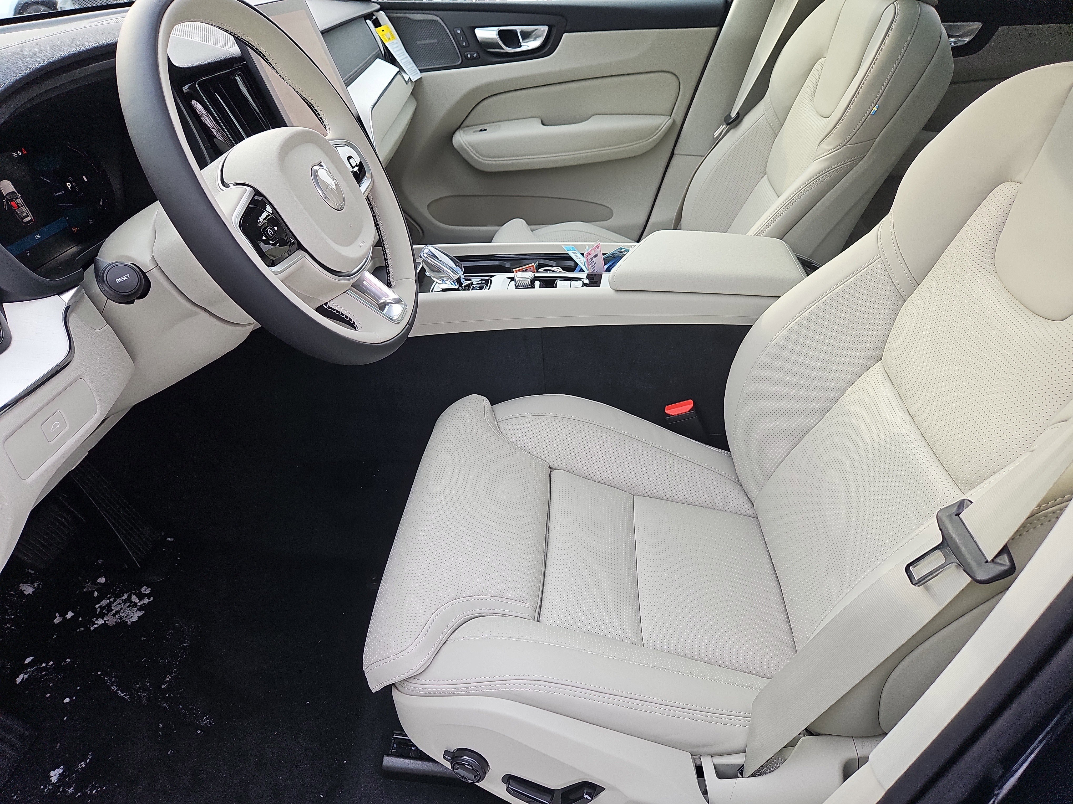 New 2026 Volvo XC60 B5 Ultra w/ Protection Package Premier image 22