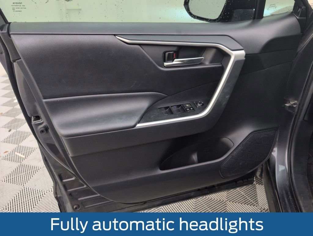 Used 2021 Toyota RAV4 XLE image 38