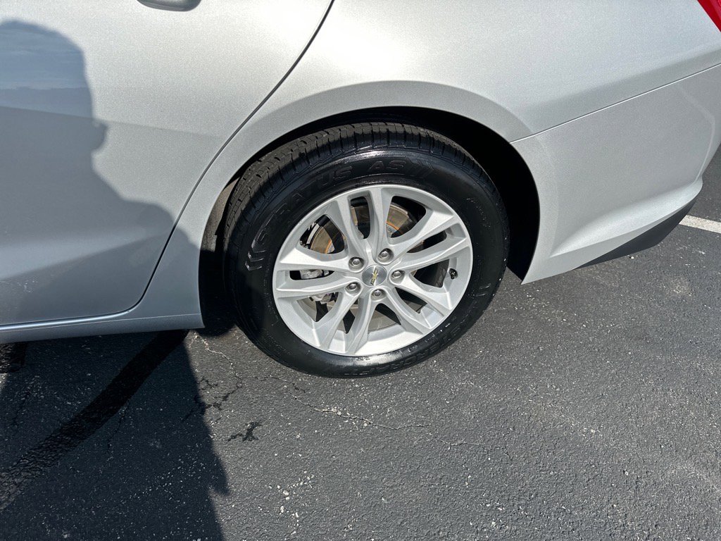 Used 2018 Chevrolet Malibu LT w/ Driver Confidence Package image 9