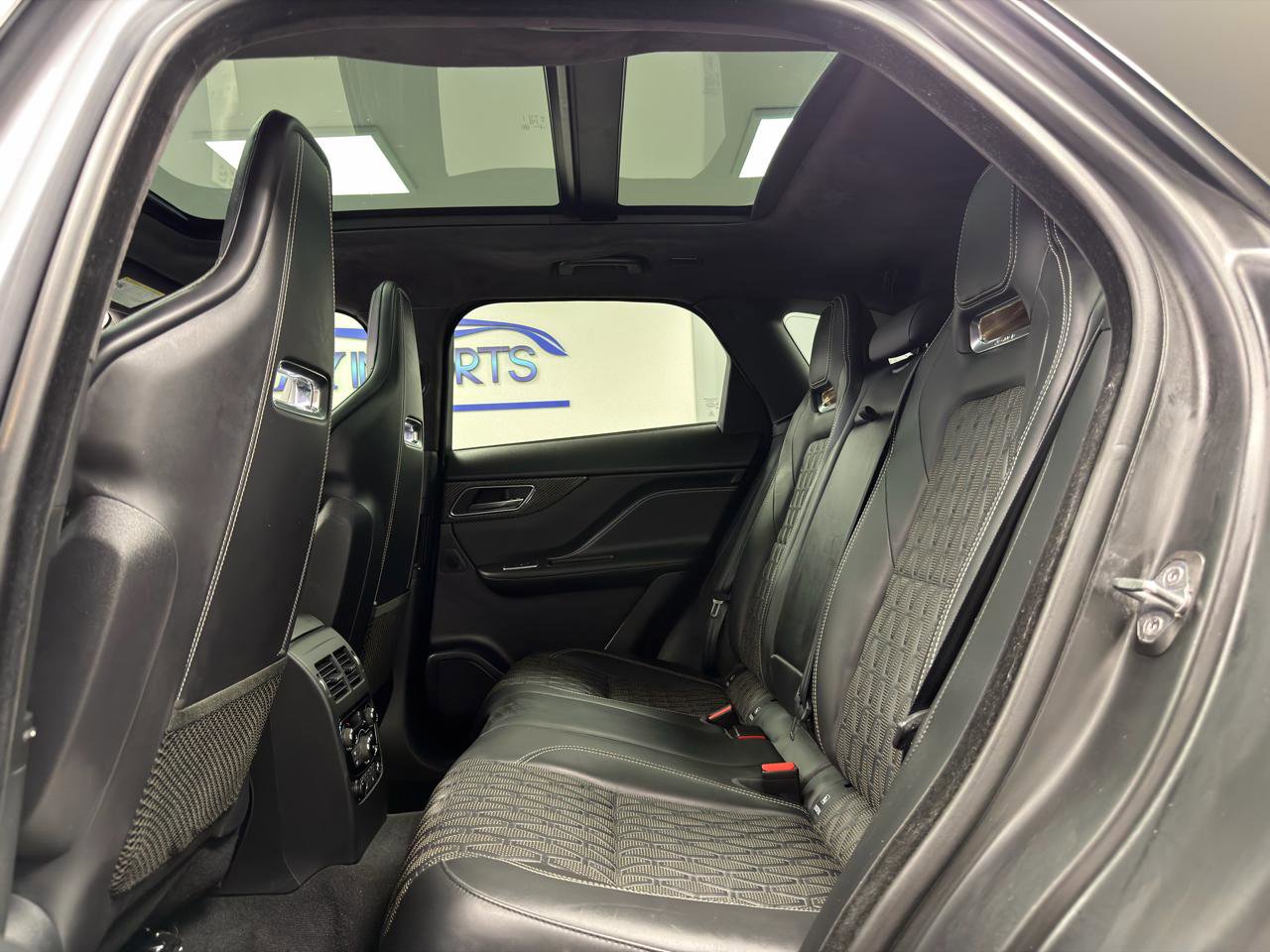 Used 2020 Jaguar F-PACE SVR image 32