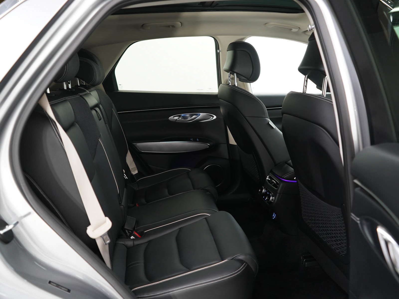 Used 2023 Genesis Electrified GV70 AWD/4WD image 12