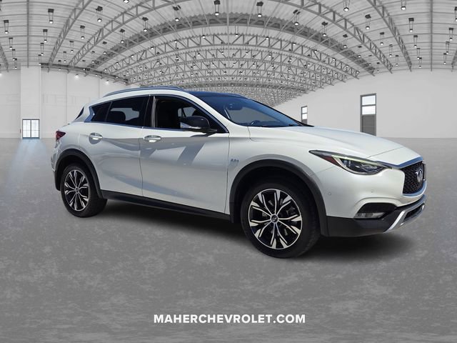 Used 2018 INFINITI QX30 Premium w/ Navigation Package AWD/4WD video 1