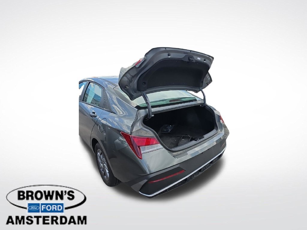 Used 2024 Hyundai Elantra SEL FWD image 6