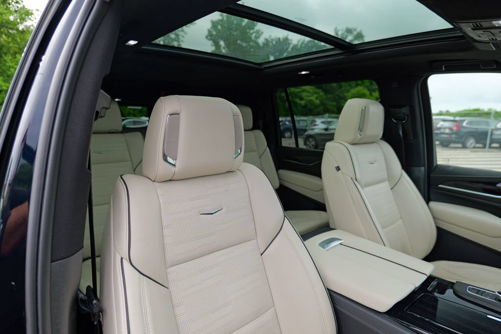 Used 2023 Cadillac Escalade ESV Sport w/ Touring Package AWD/4WD image 41