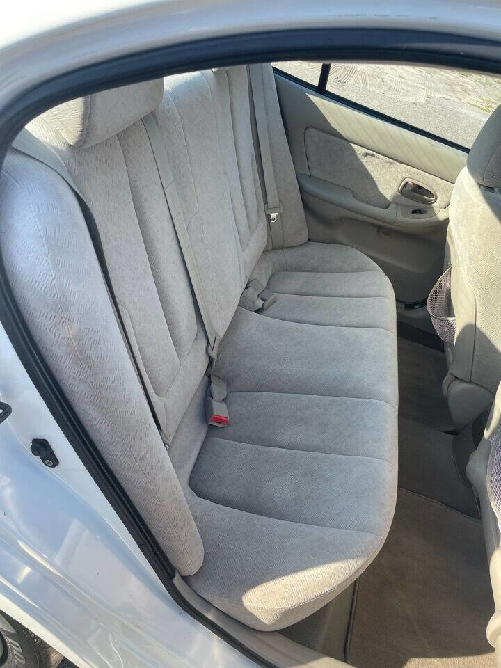 Used 2004 Hyundai Elantra GLS image 13