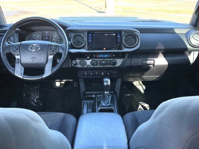 Used 2017 Toyota Tacoma TRD Sport image 16