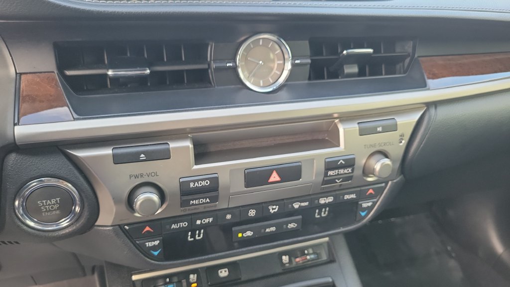 Used 2015 Lexus ES 350 w/ Luxury Package FWD image 15