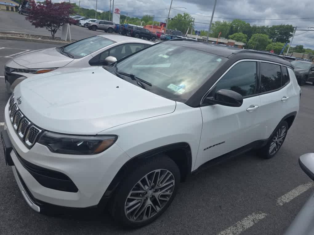 Used 2023 Jeep Compass Limited w/ Elite Group AWD/4WD image 2