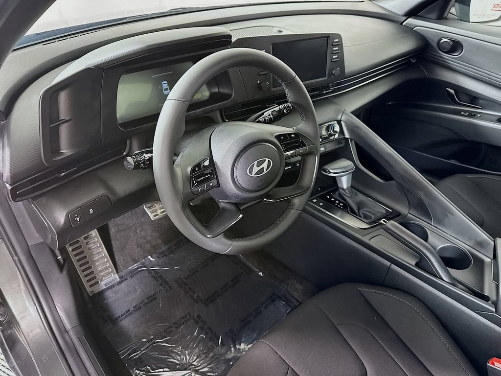 Used 2025 Hyundai Elantra Sport FWD image 17