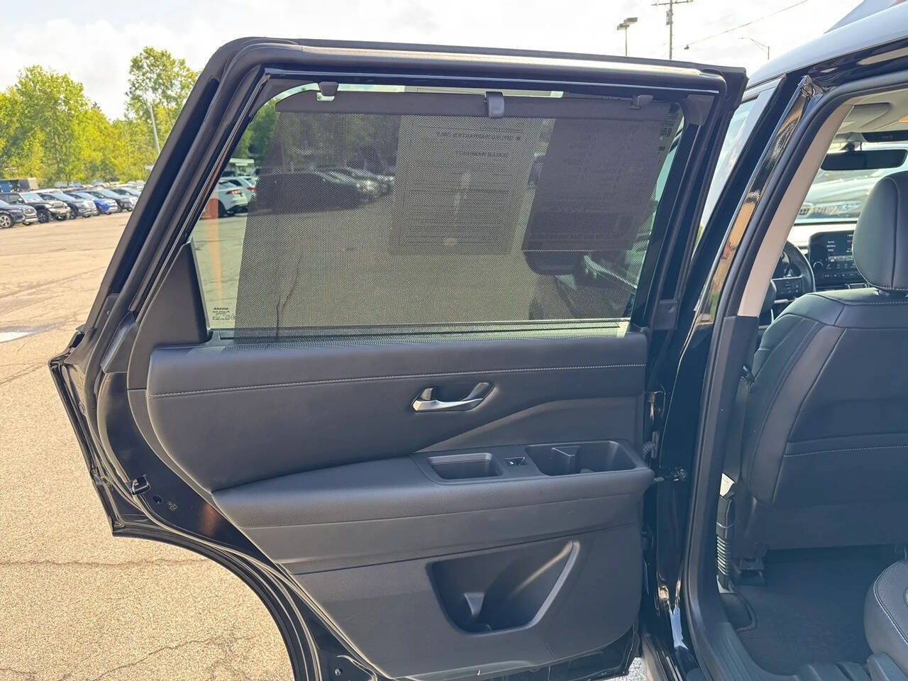 Used 2025 Nissan Pathfinder SL w/ Cargo Package AWD/4WD image 12