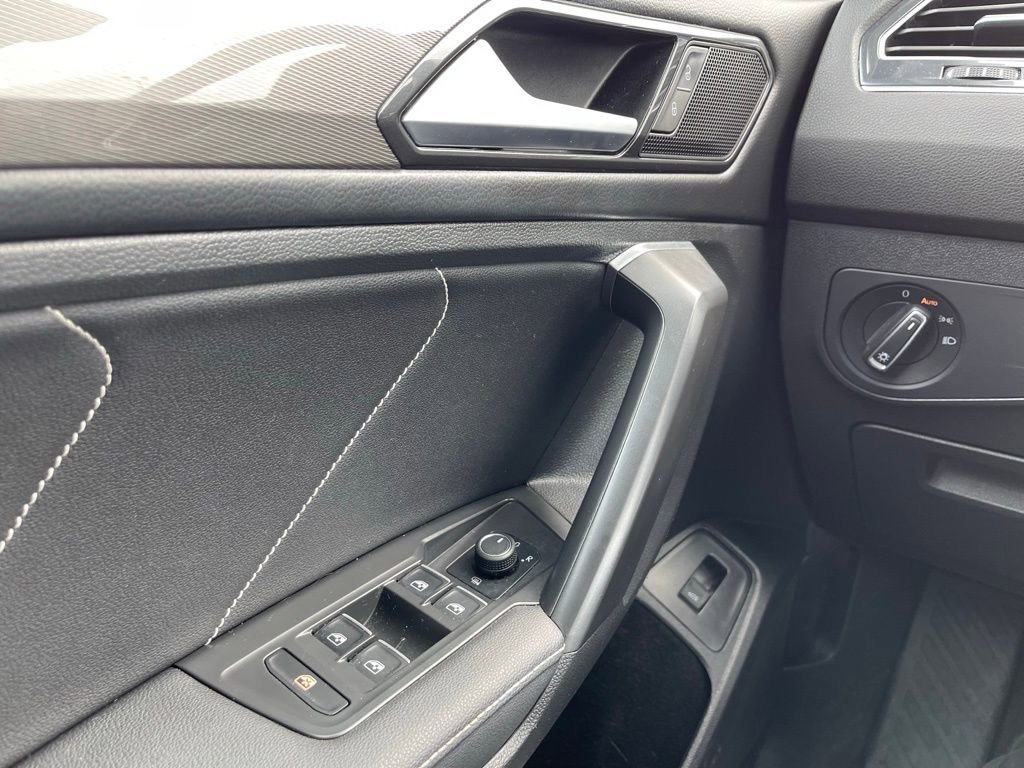 Used 2022 Volkswagen Tiguan SE image 12