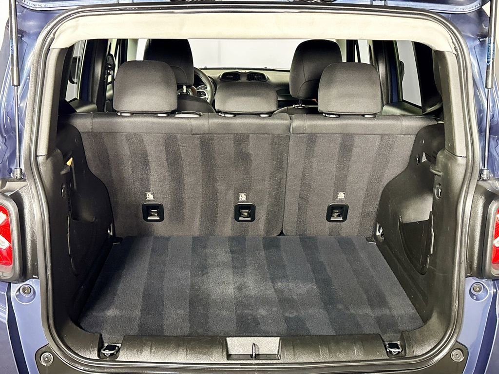 Used 2023 Jeep Renegade Trailhawk image 21