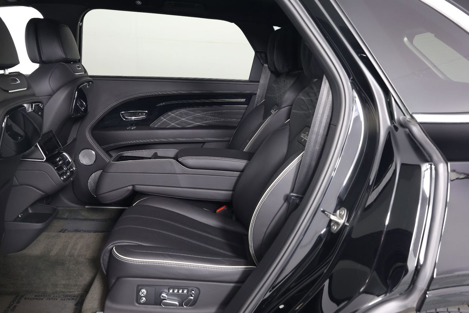 Used 2023 Bentley Bentayga Extended Wheelbase image 26
