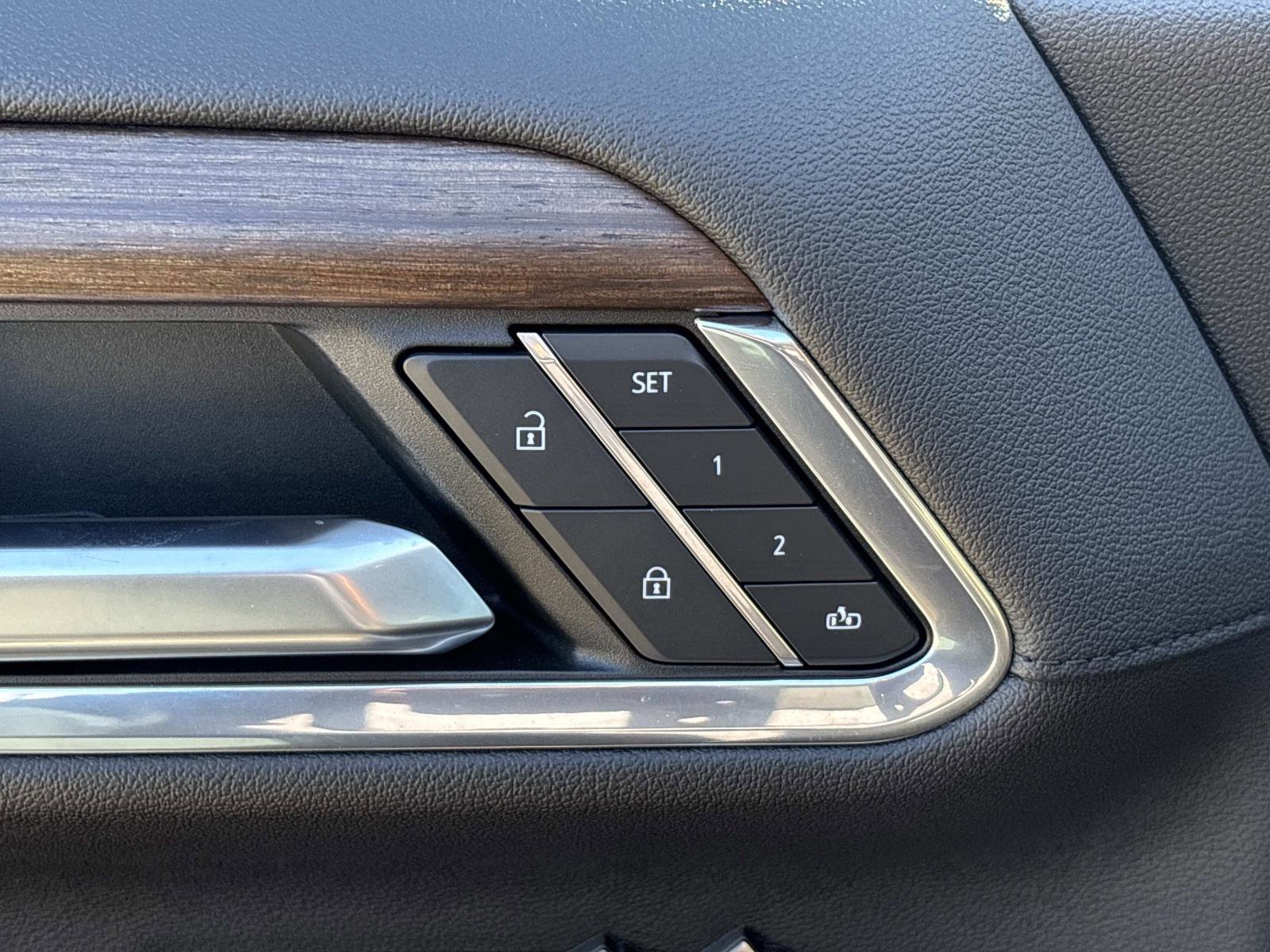 Used 2023 Chevrolet Silverado 1500 High Country w/ Technology Package image 14