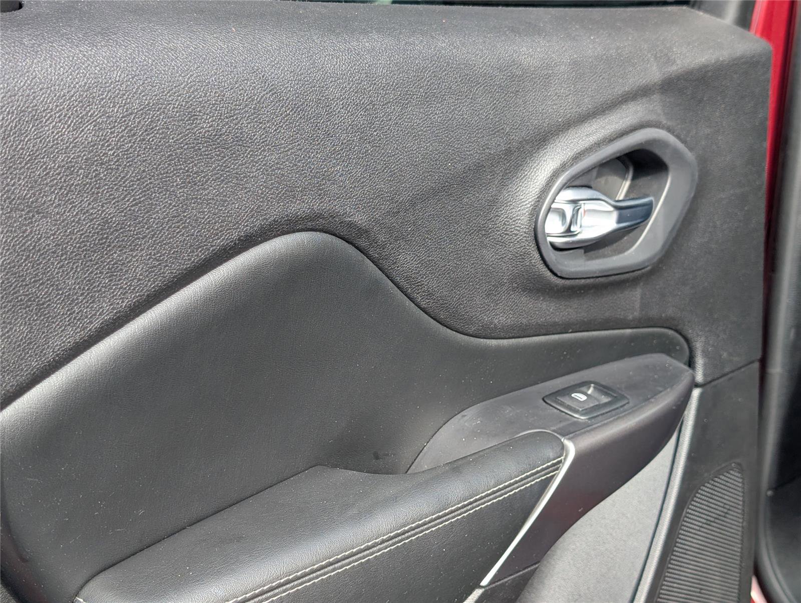 Used 2020 Jeep Cherokee Limited image 33