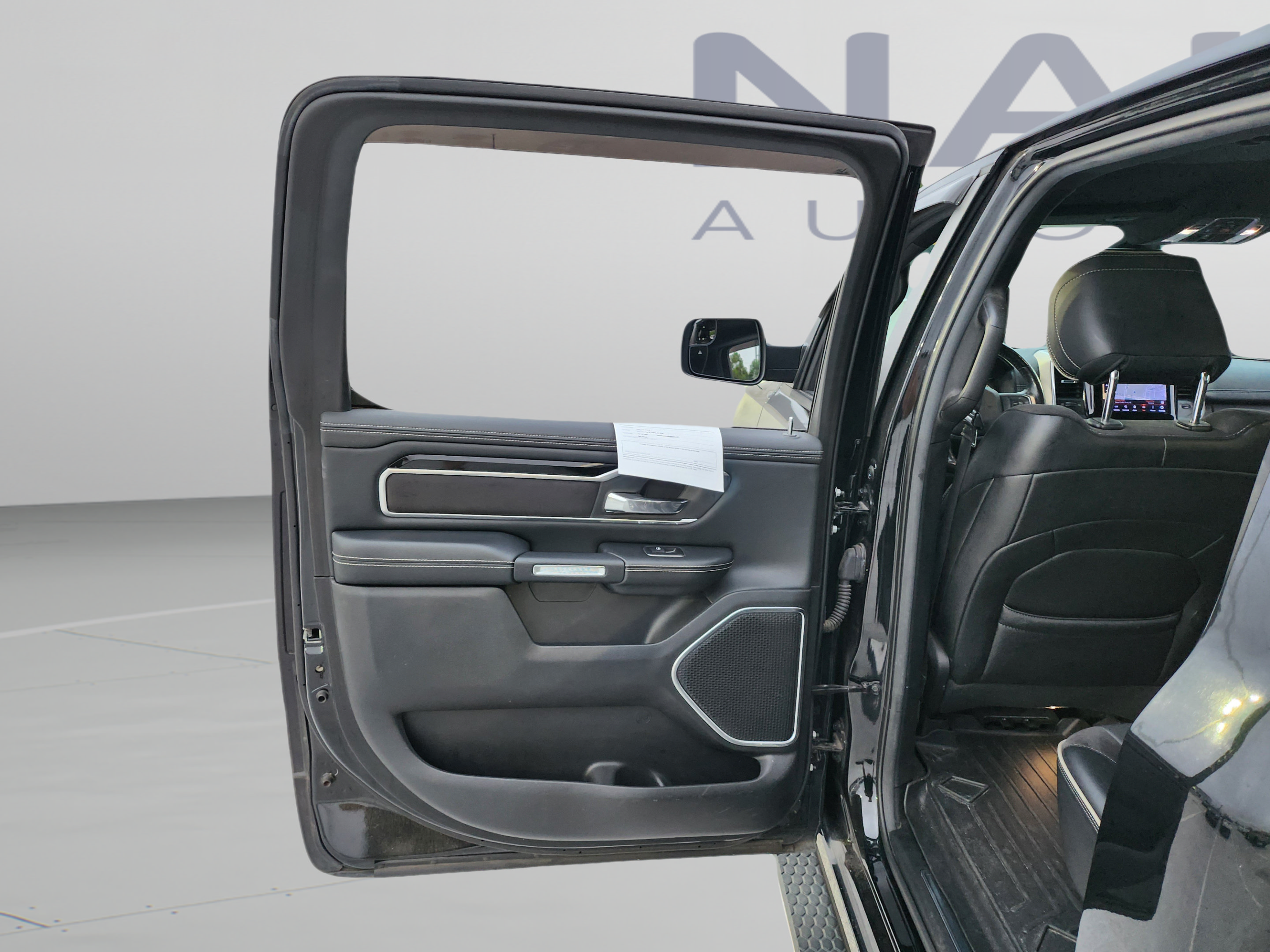 Used 2019 RAM 1500 Laramie w/ Sport Appearance Package AWD/4WD image 18