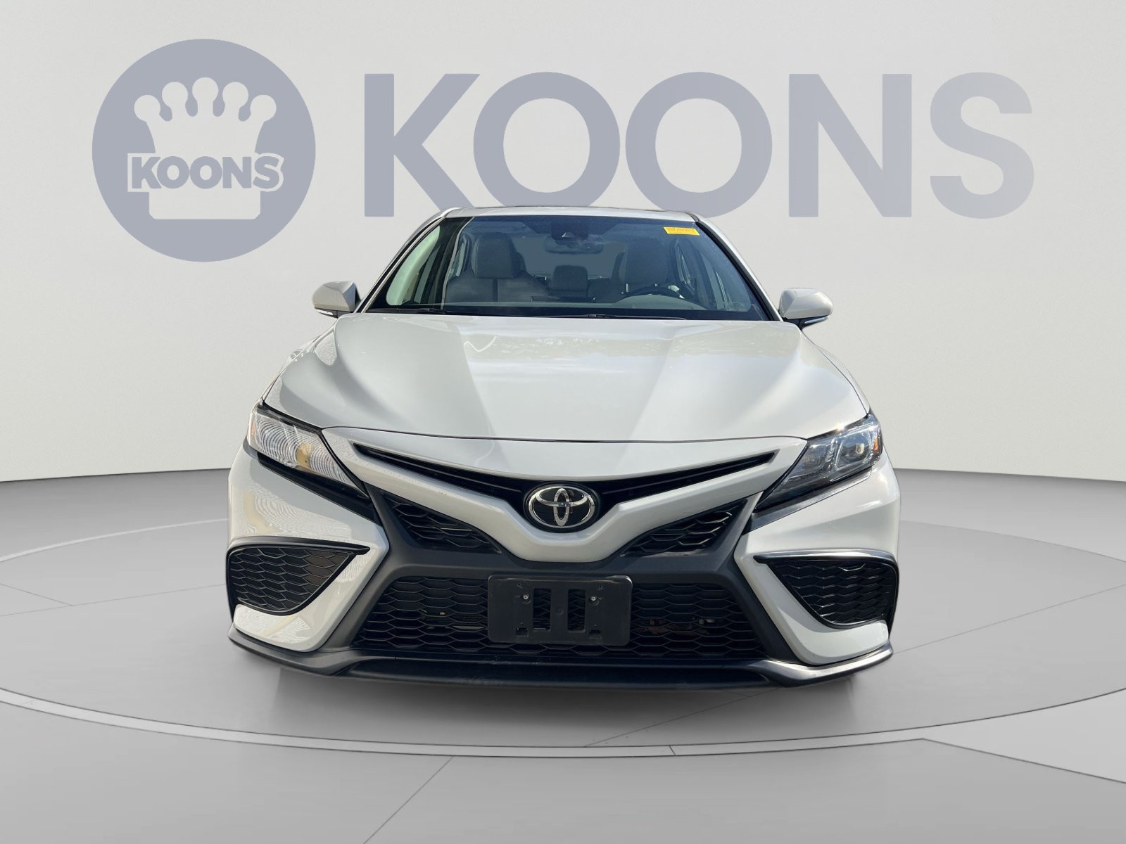 Used 2024 Toyota Camry SE w/ Cold Weather Package FWD image 8
