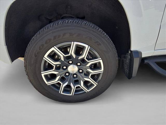 Used 2024 Chevrolet Colorado LT w/ LT Convenience Package III RWD image 14