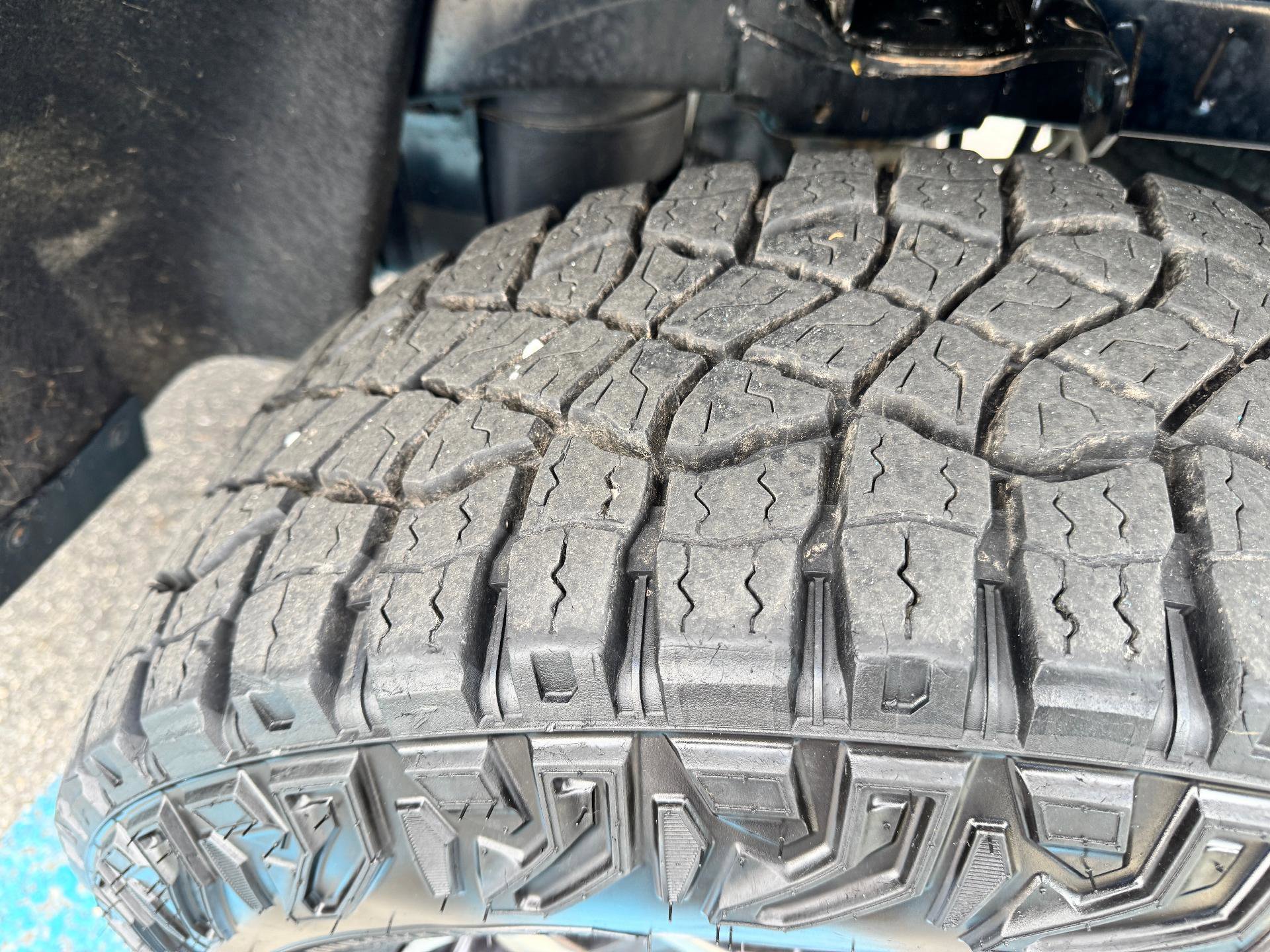 Used 2024 Chevrolet Colorado ZR2 w/ ZR2 Convenience Package III image 37